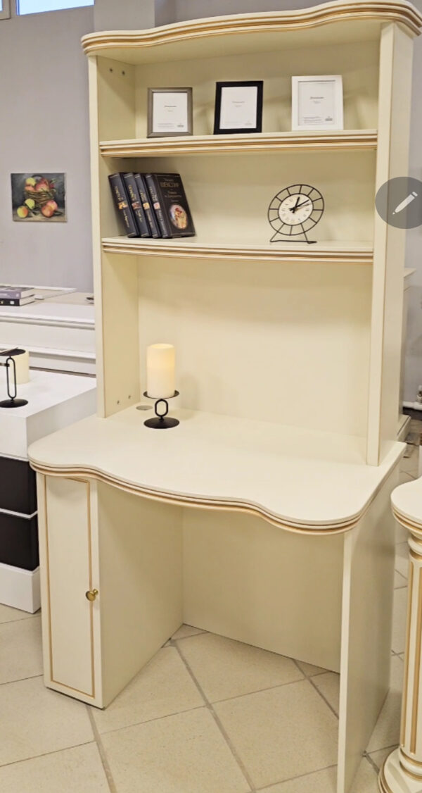 Письменный стол Соната (слоновая кость с золотой патиной) Цвет и размеры на выбор. Габариты (ШxВxГ) 900x210x450 мм